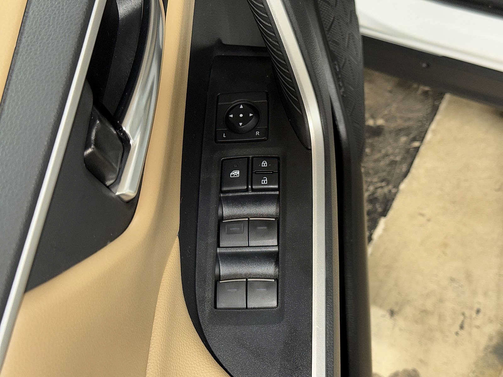 Used 2023 Toyota RAV4 XLE FWD image 23