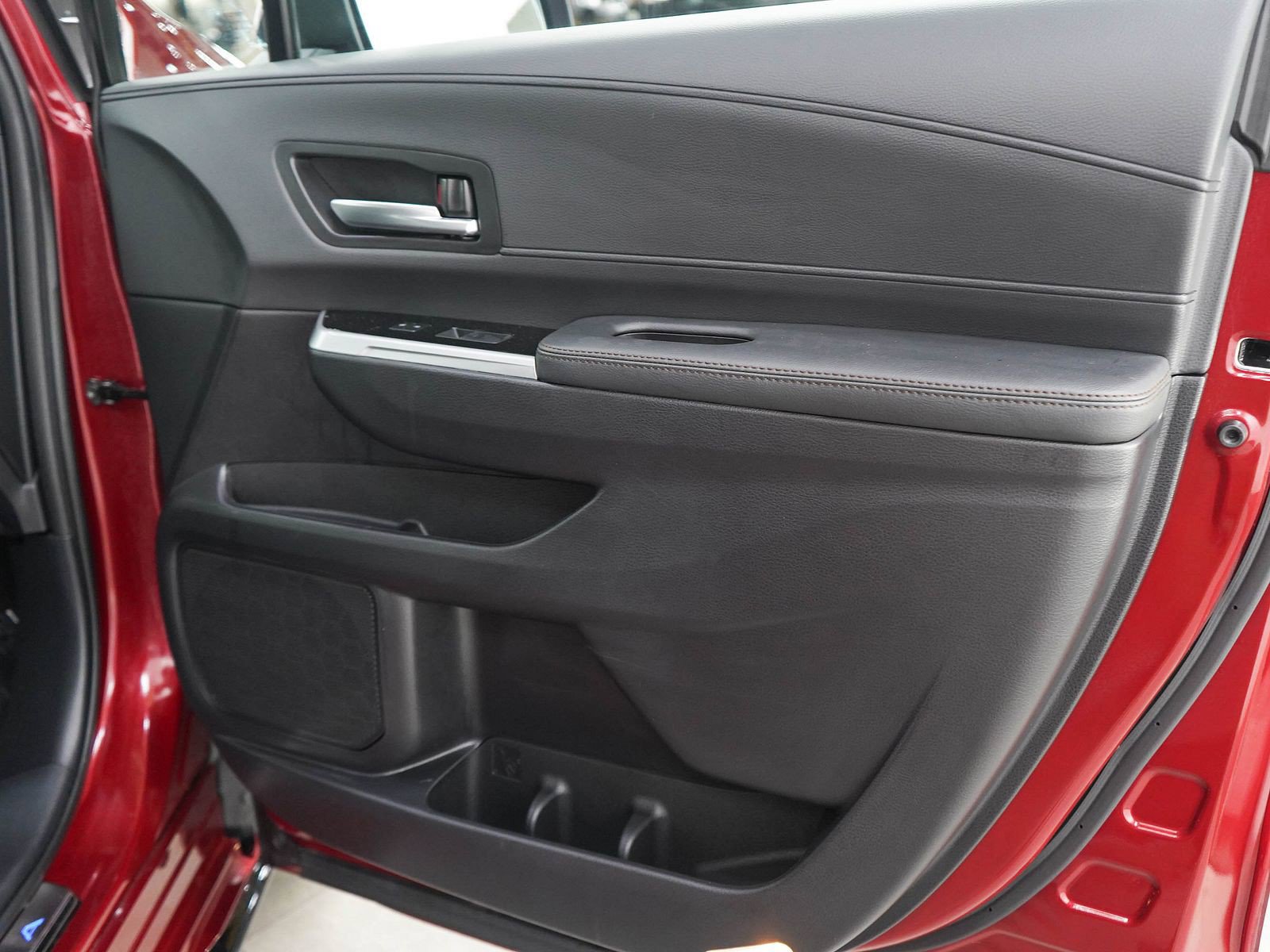 Used 2026 Toyota Sienna Platinum AWD/4WD image 9