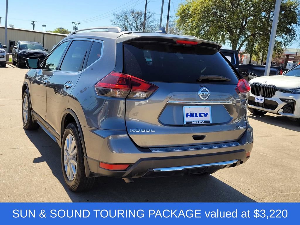 Used 2018 Nissan Rogue SV w/ Sun & Sound Touring Package video 3