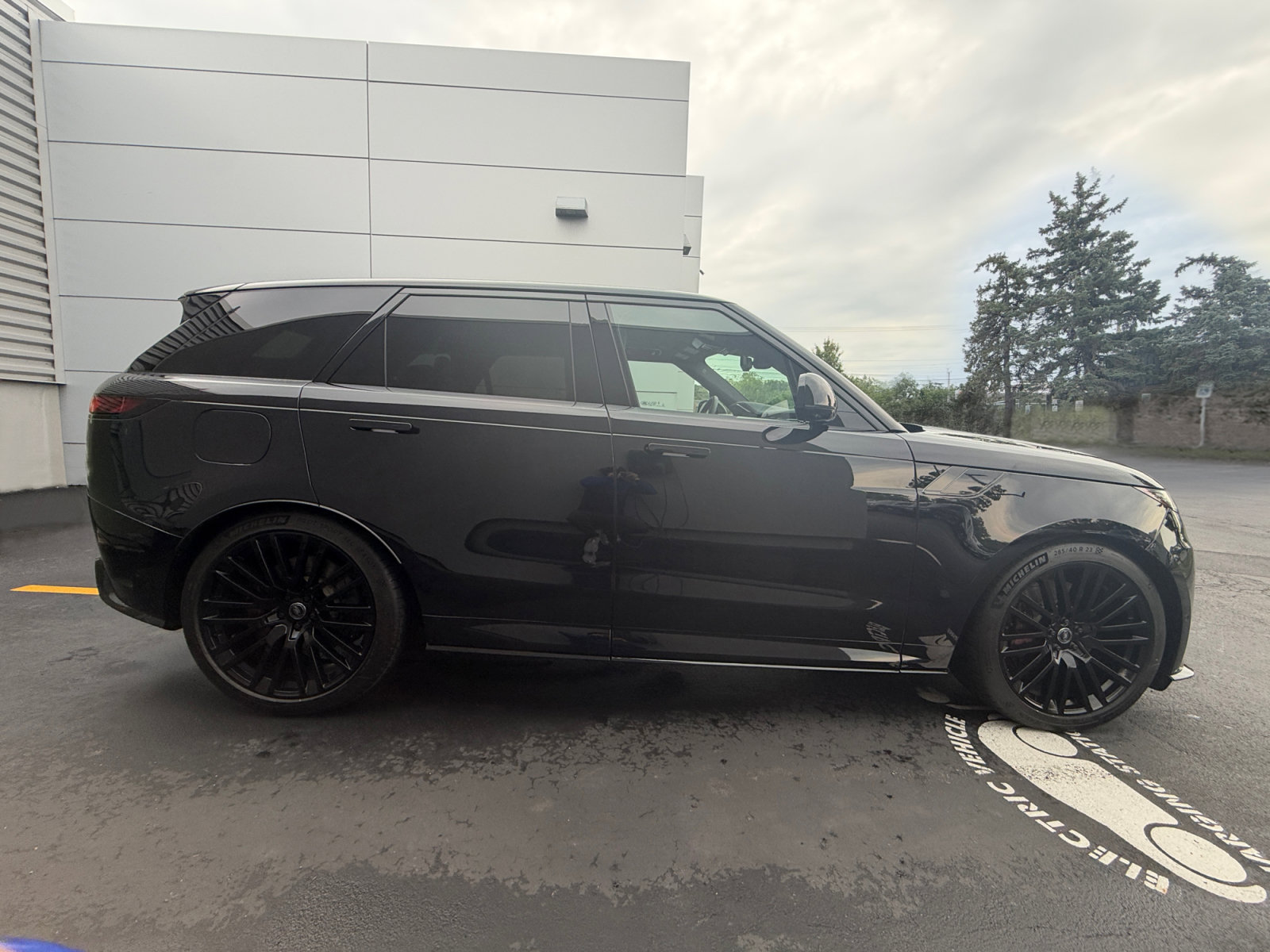 Used 2025 Land Rover Range Rover Sport SV Edition Two AWD/4WD image 9