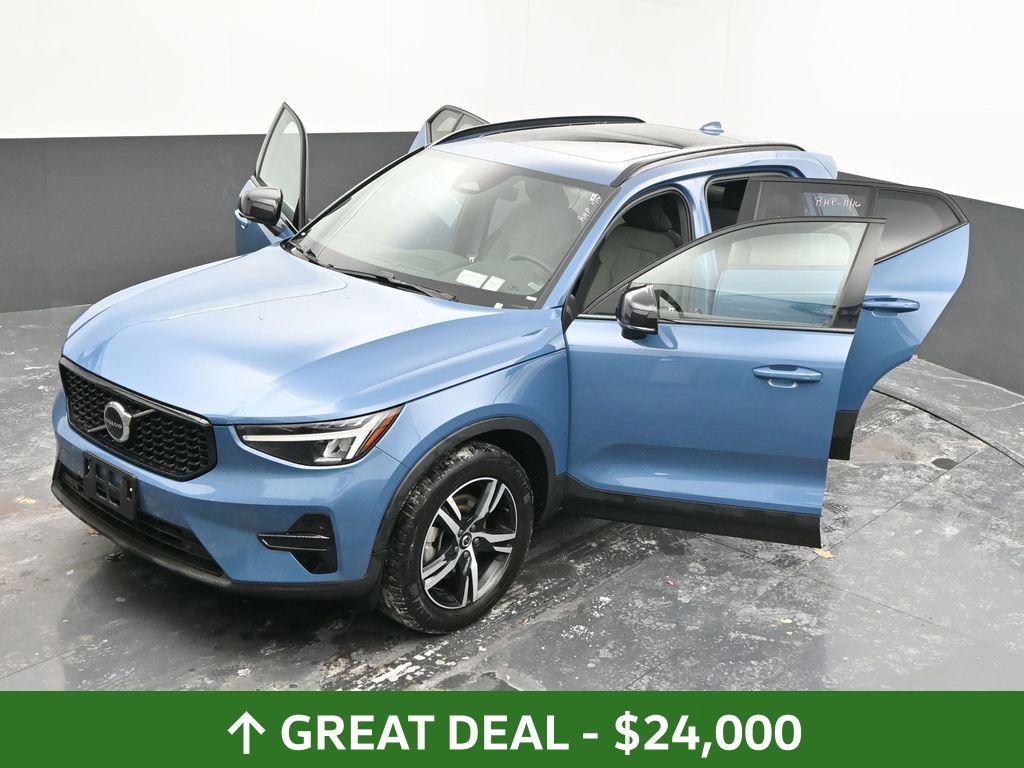 Used 2024 Volvo XC40 B5 Core image 60