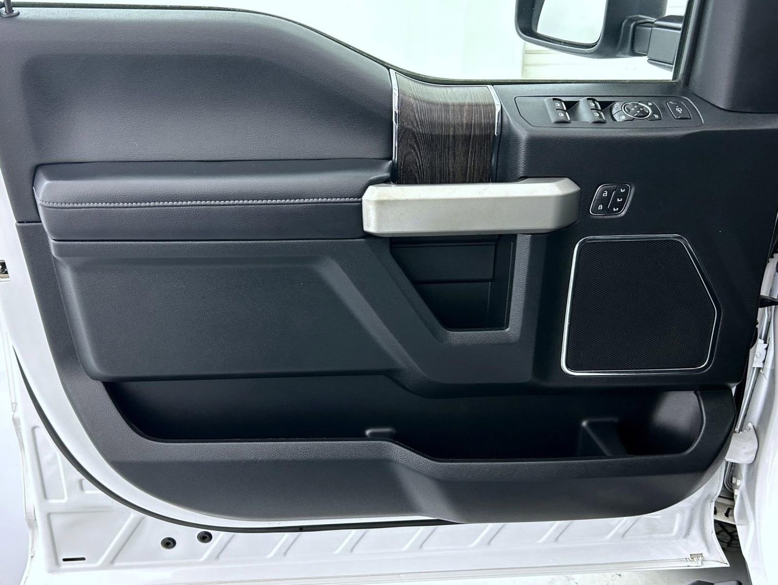 Used 2021 Ford F250 Lariat w/ Lariat Value Package image 9