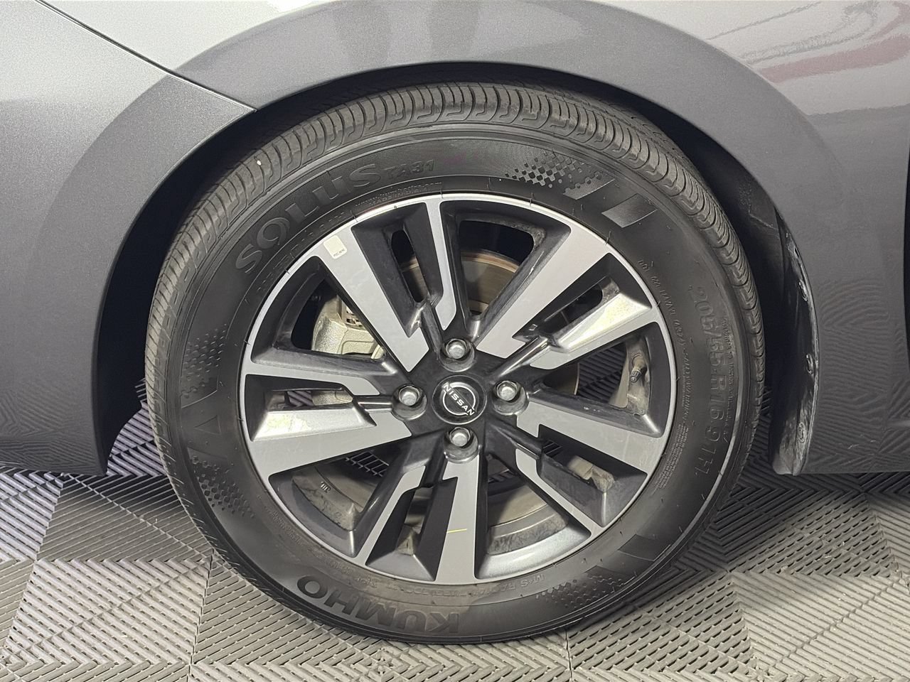 Used 2025 Nissan Versa SV FWD image 10