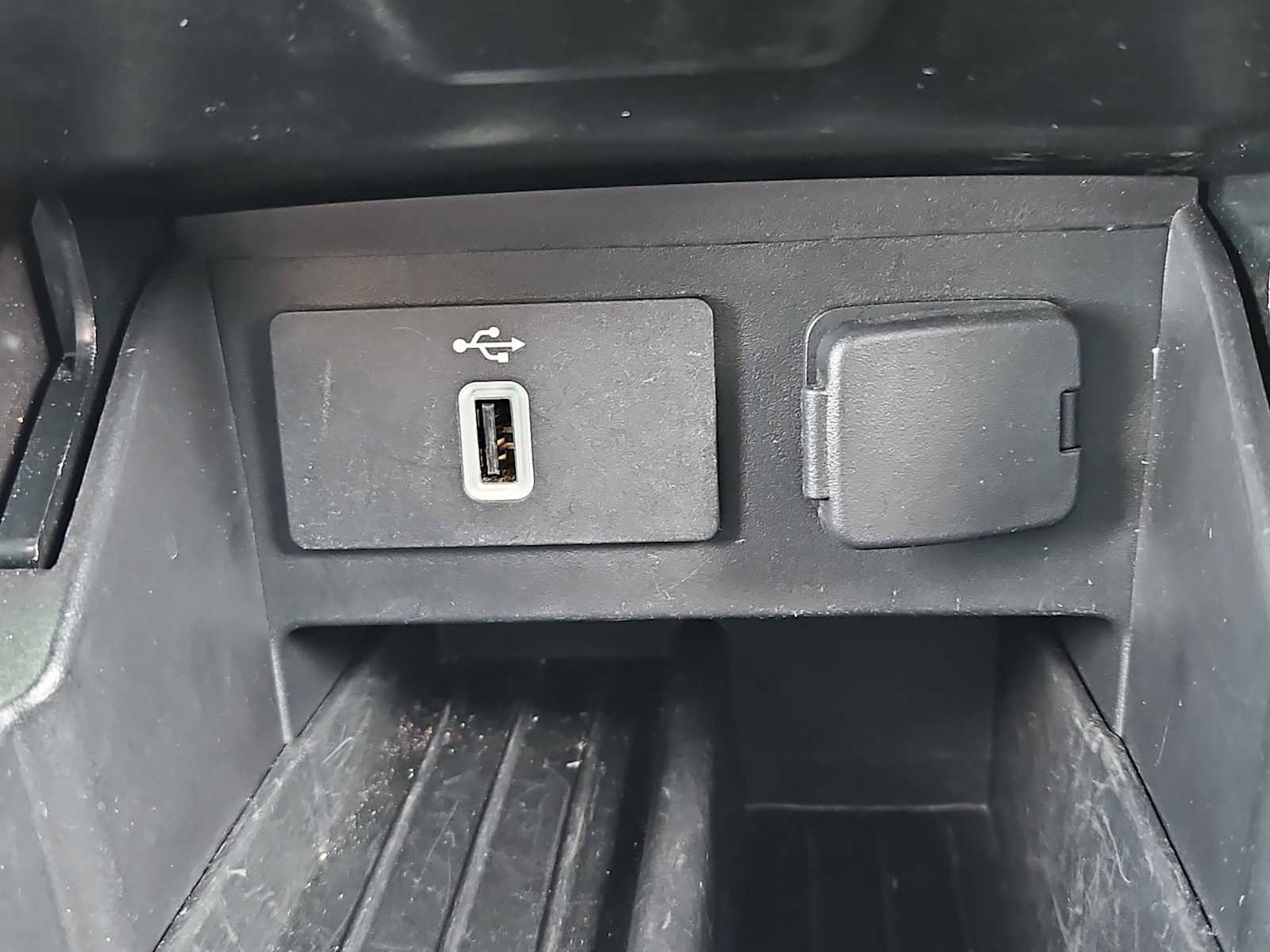 Used 2017 Ford Explorer XLT w/ Equipment Group 202A image 31