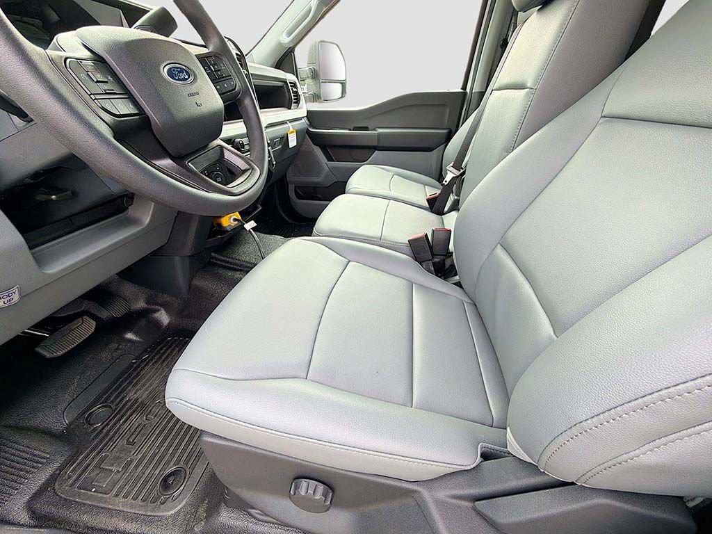 New 2026 Ford F550 4x4 Crew Cab image 17
