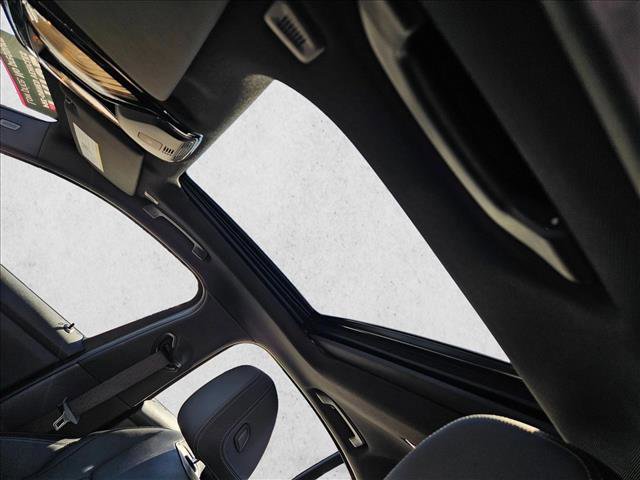 Used 2025 BMW 330i Sedan w/ Convenience Package image 15