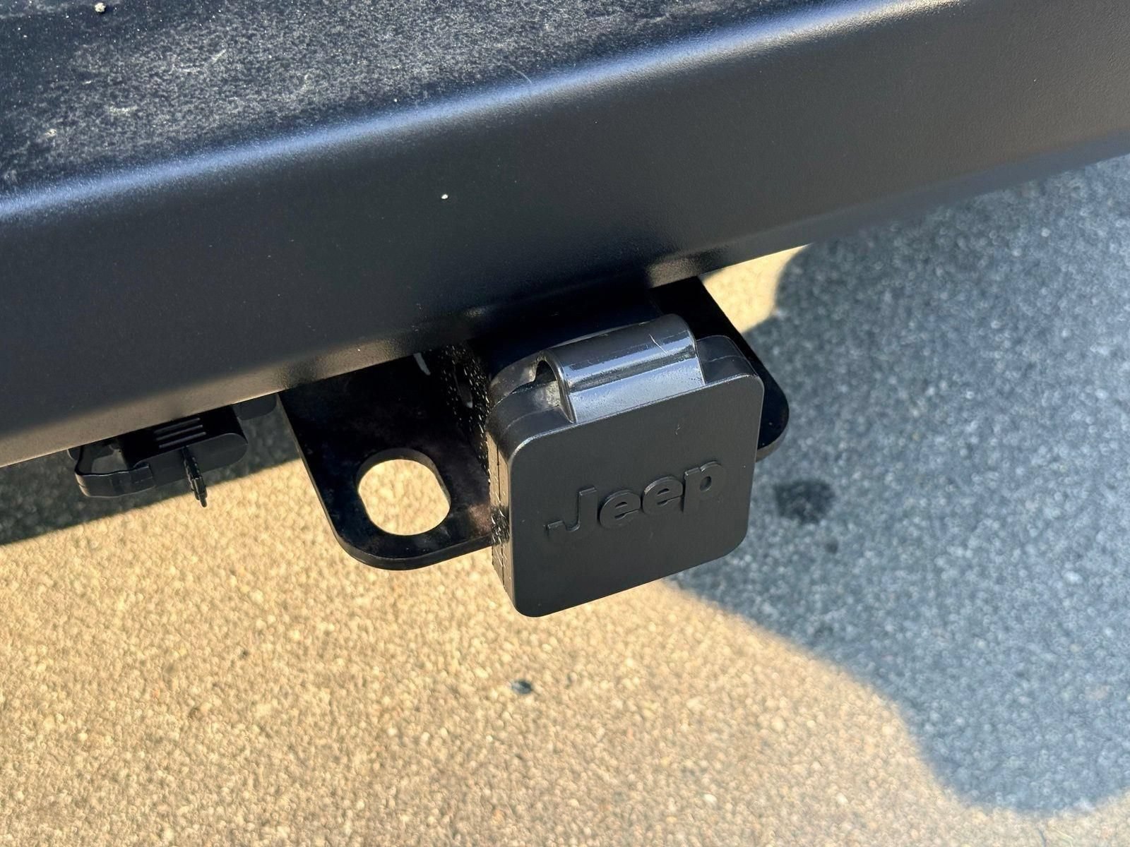 Used 2013 Jeep Wrangler Unlimited Sahara AWD/4WD image 12