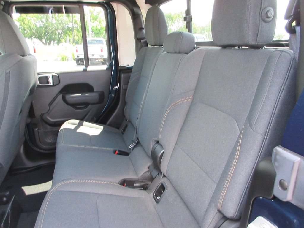 Used 2025 Jeep Gladiator Sport AWD/4WD image 21