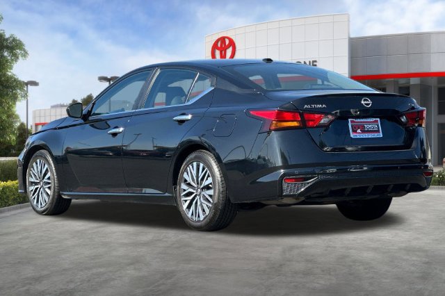 Used 2024 Nissan Altima 2.5 SV FWD image 6