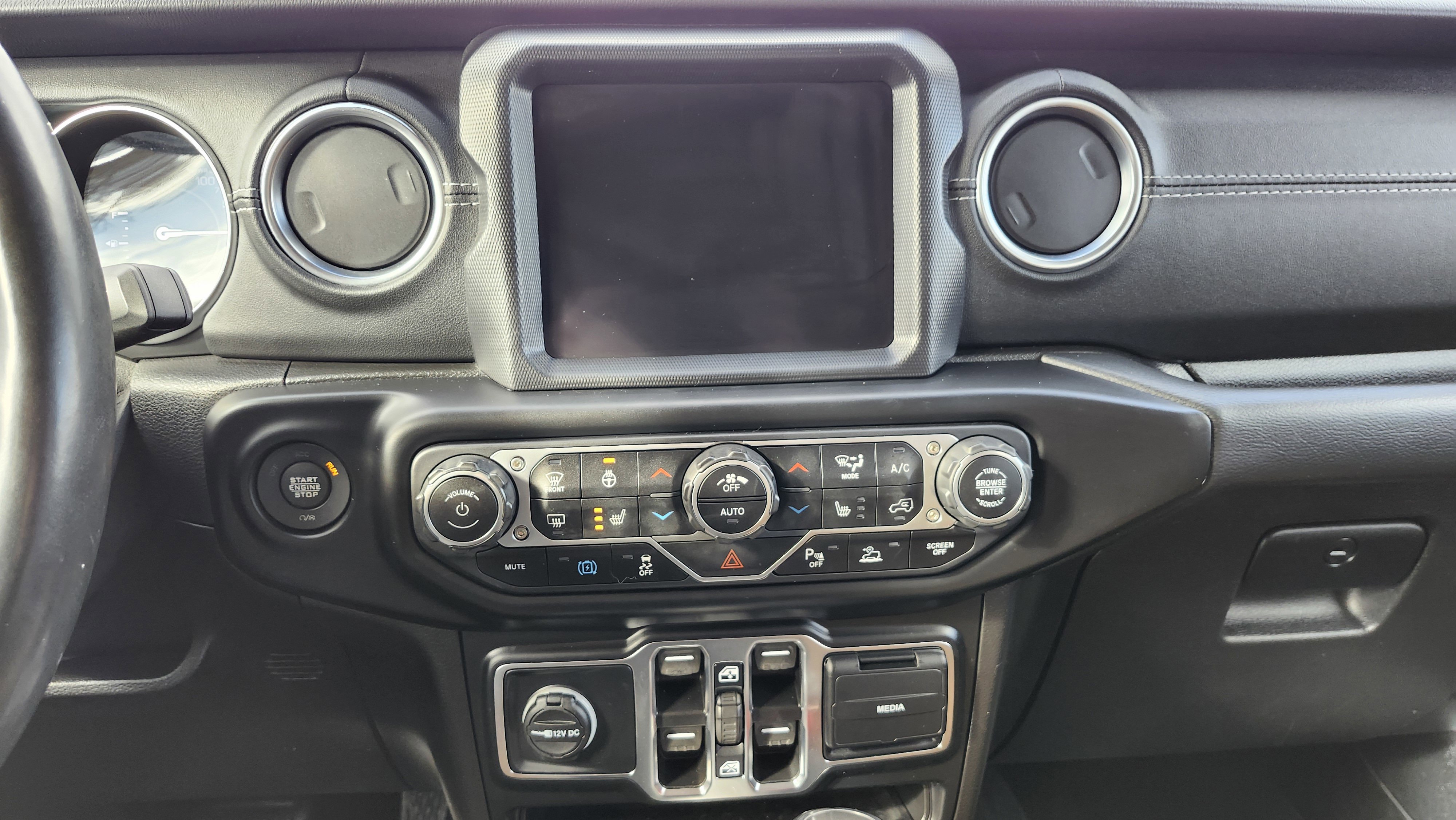 Used 2021 Jeep Wrangler Unlimited Sahara w/ Cold Weather Group image 33