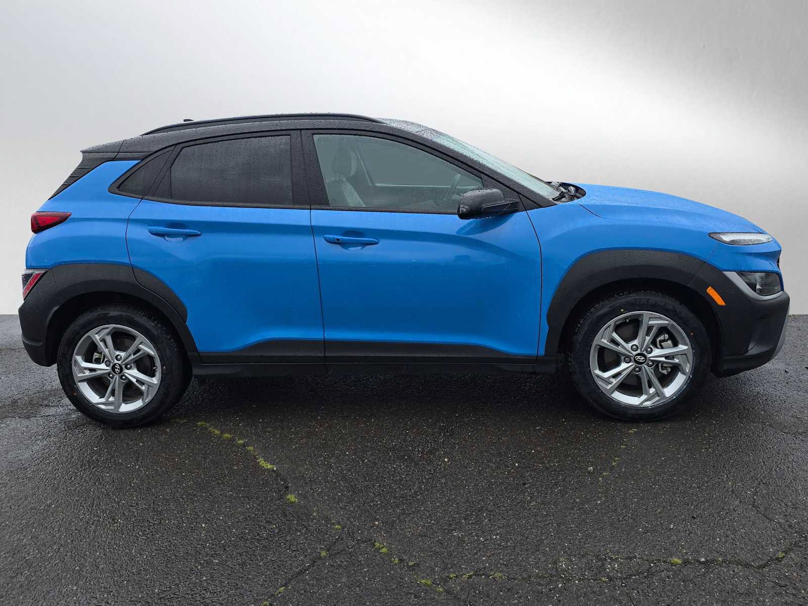 Used 2022 Hyundai Kona SEL AWD/4WD image 2