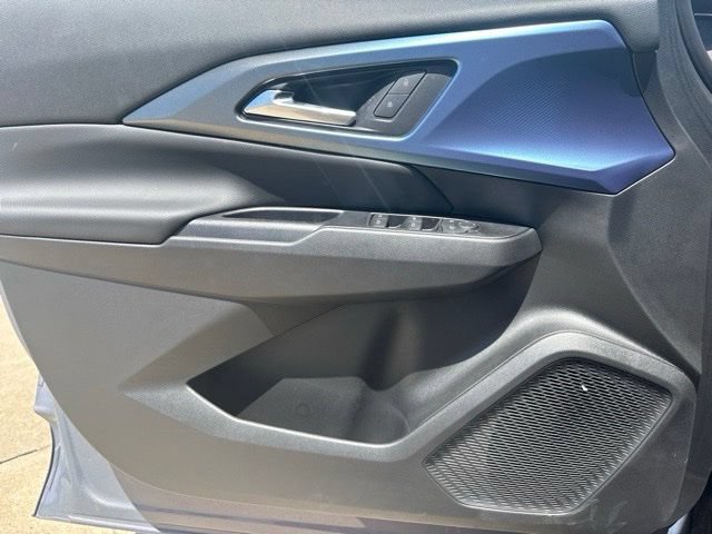 New 2026 Chevrolet Equinox EV LT AWD/4WD image 17