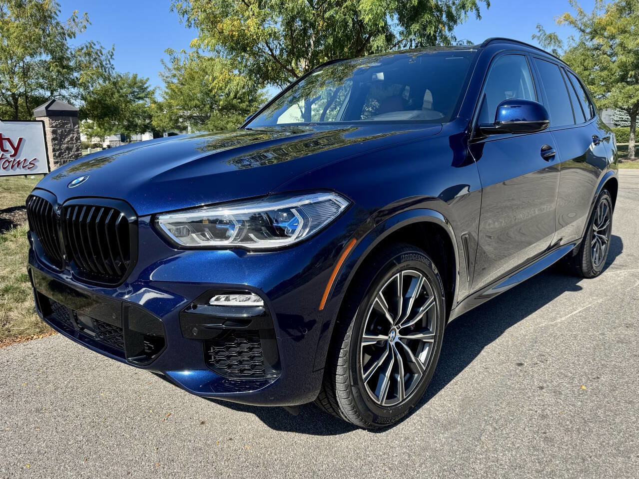 Used 2021 BMW X5 M50i w/ Executive Package image 2