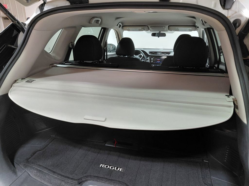 Used 2018 Nissan Rogue SV image 17