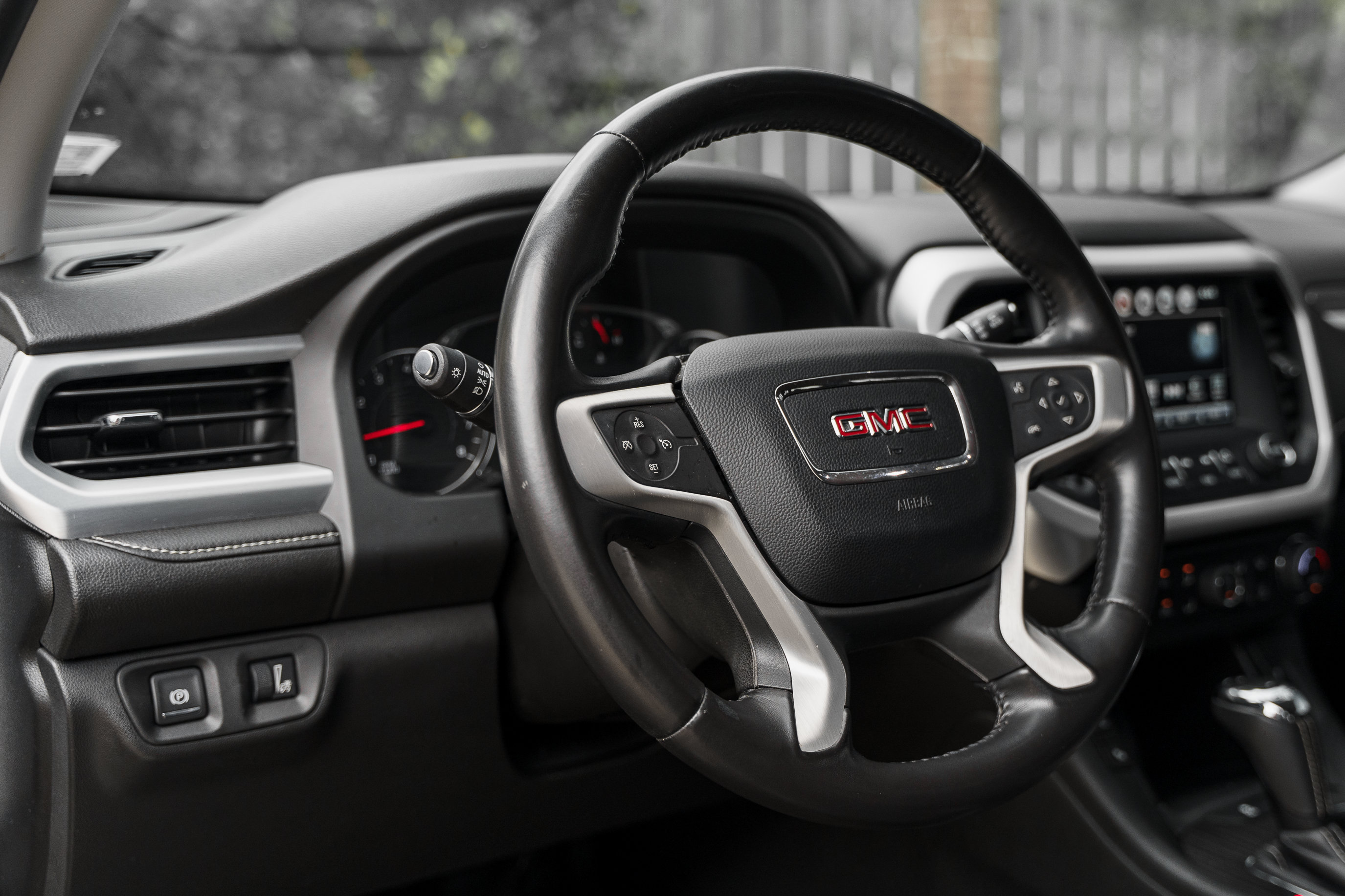 Used 2019 GMC Acadia SLT AWD/4WD image 8