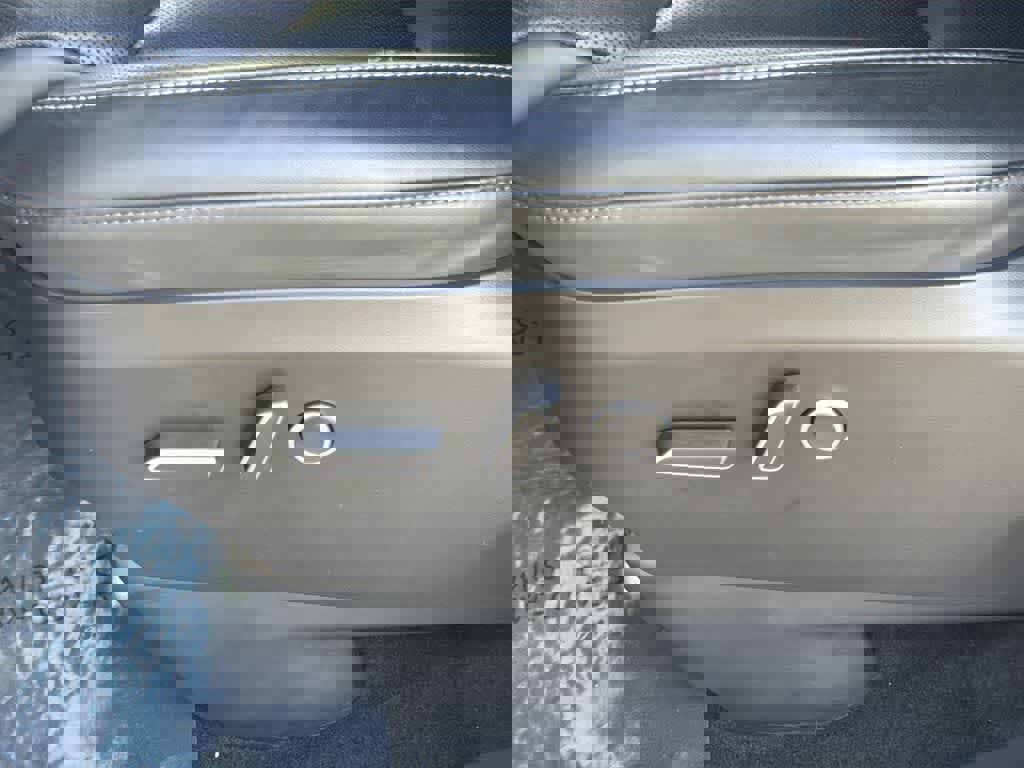 Used 2022 Tesla Model X Plaid image 27