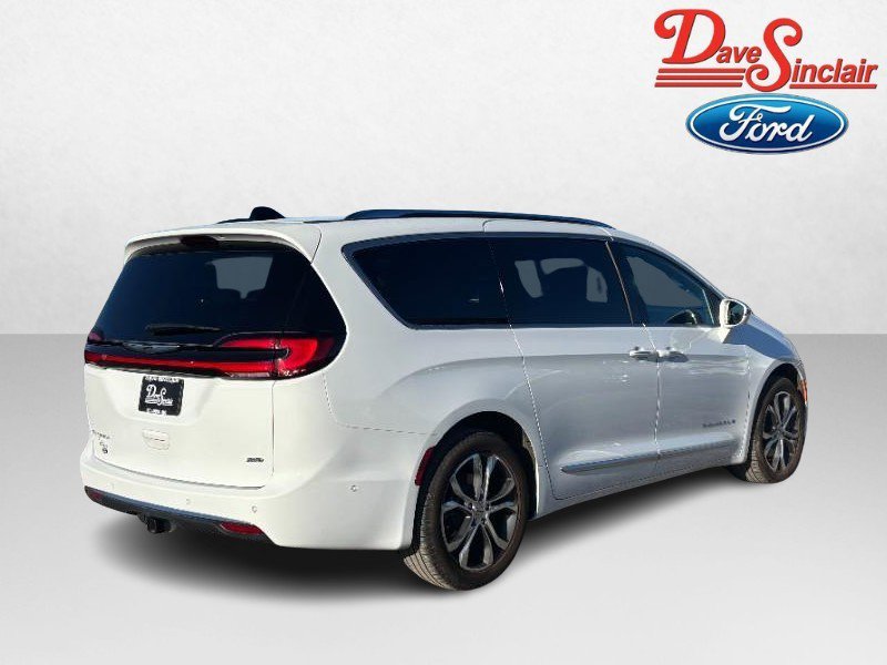 Used 2024 Chrysler Pacifica Pinnacle w/ Trailer Tow Group image 7