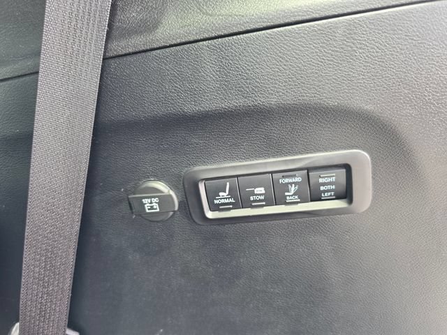 Used 2020 Chrysler Pacifica Limited FWD image 17