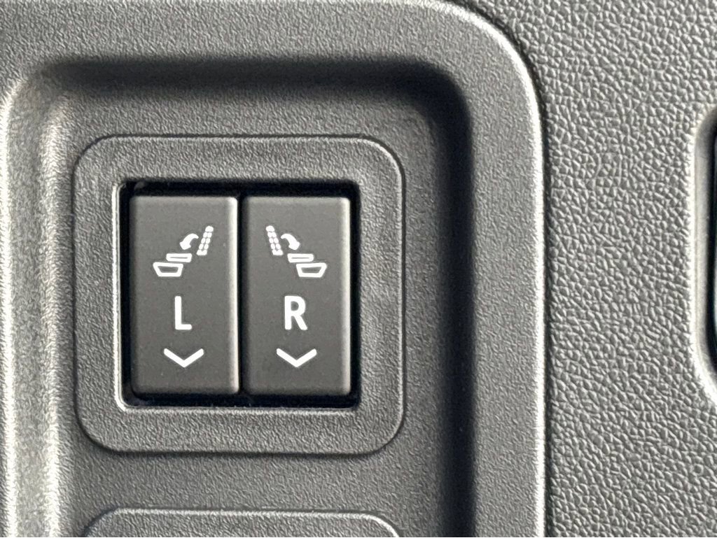 Used 2026 Chevrolet Traverse RS FWD image 27