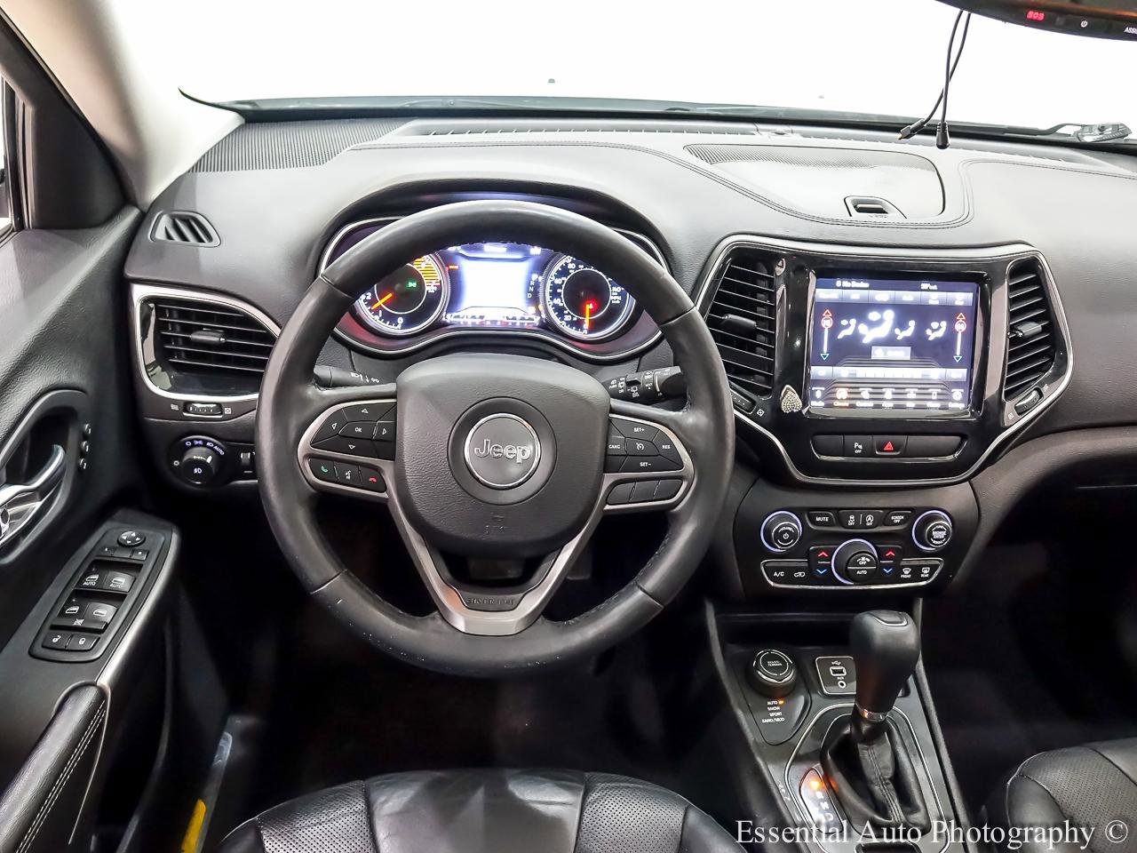 Used 2019 Jeep Cherokee Limited image 18