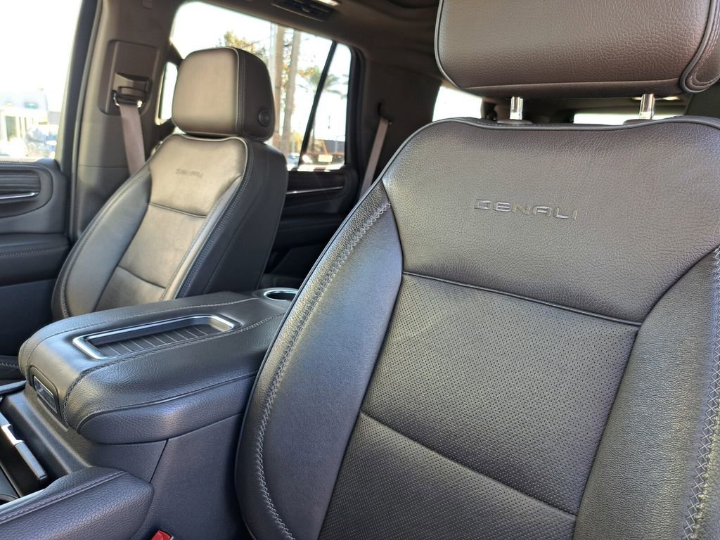 Used 2021 GMC Yukon Denali w/ Denali Premium Package image 20