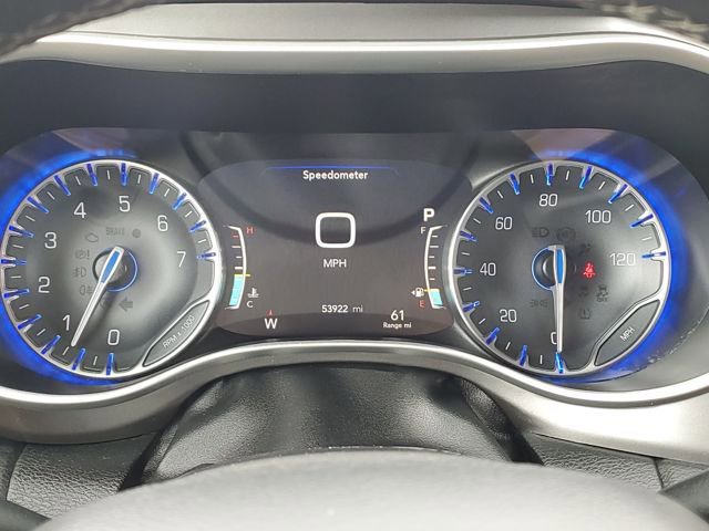 Used 2024 Chrysler Pacifica Touring-L image 11