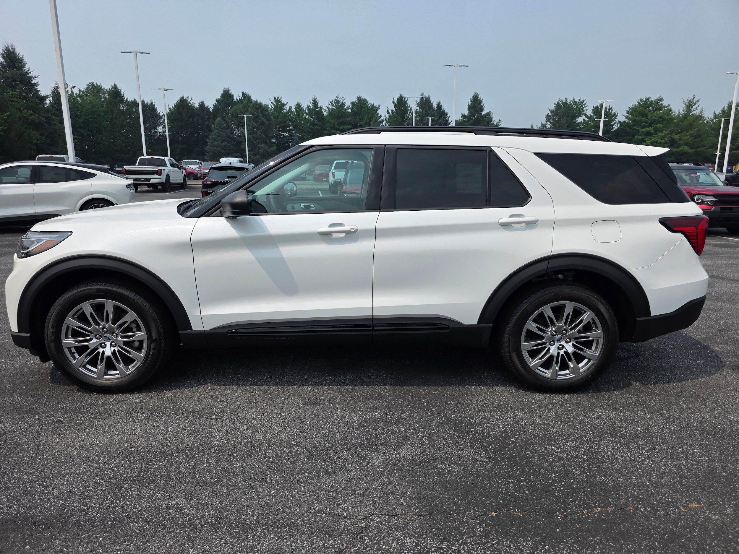 New 2026 Ford Explorer Active w/ Active Comfort Package AWD/4WD image 2