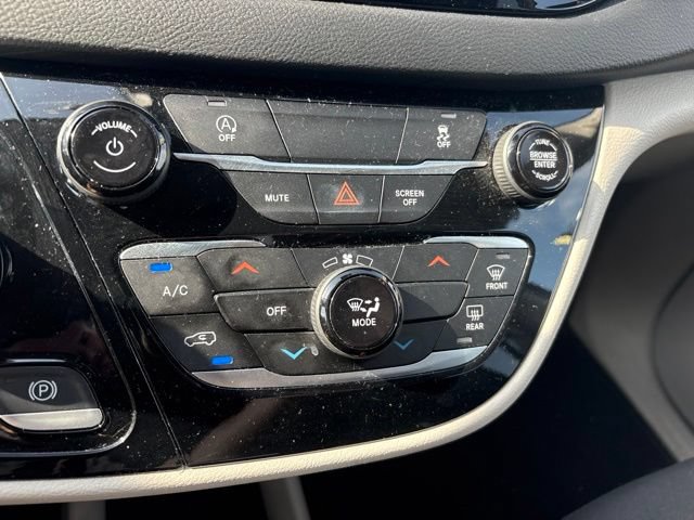 Used 2023 Chrysler Voyager LX FWD image 21