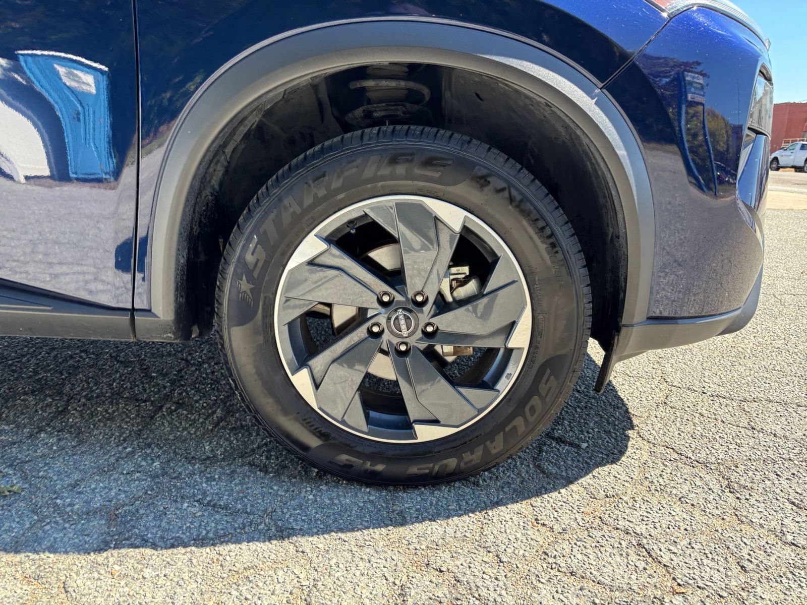 Used 2025 Nissan Rogue SV AWD/4WD image 31