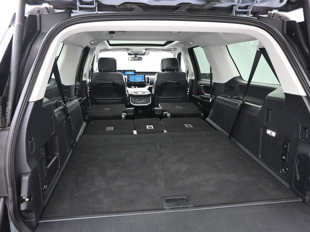 Used 2025 Ford Expedition Max Platinum w/ Driver's Package image 31