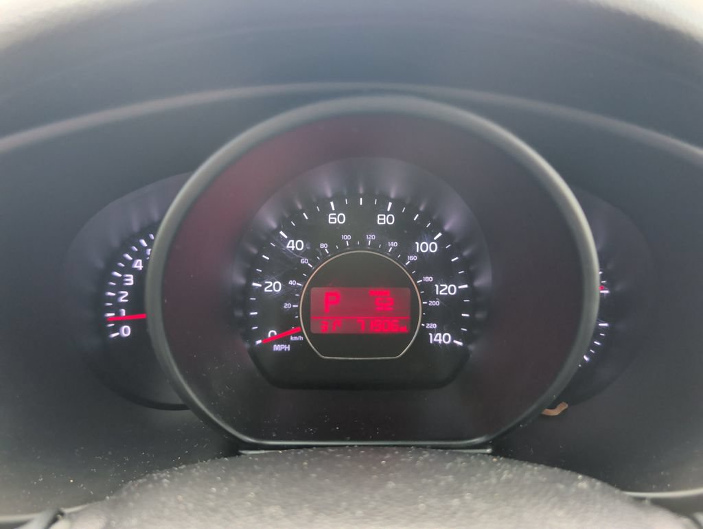 Used 2016 Kia Soul + FWD image 12