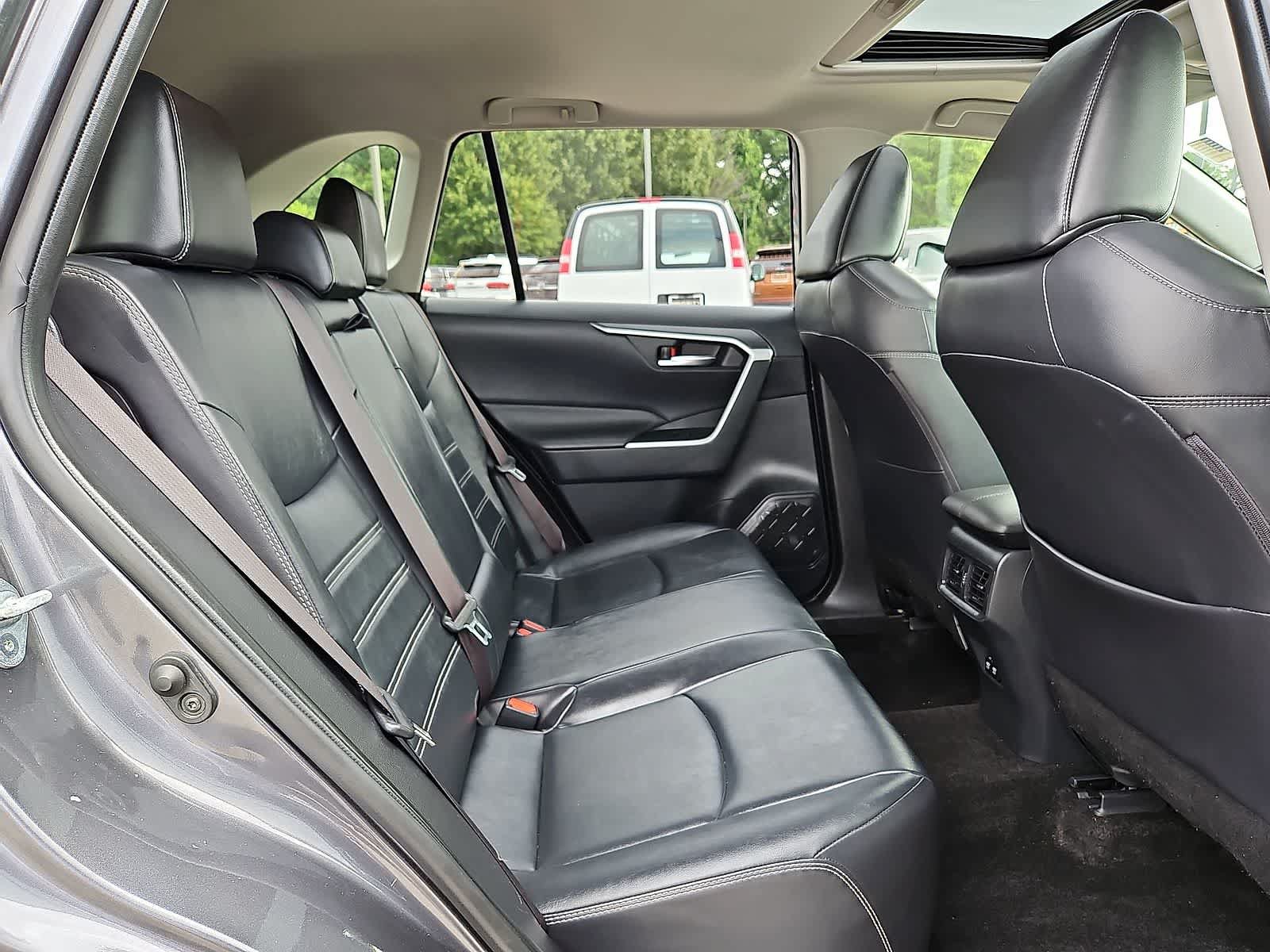 Used 2019 Toyota RAV4 XLE Premium w/ Cold Weather Package AWD/4WD image 32