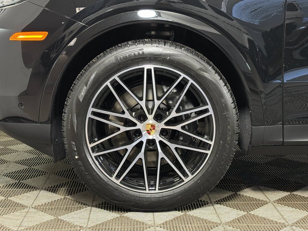 Certified 2026 Porsche Cayenne AWD/4WD image 41