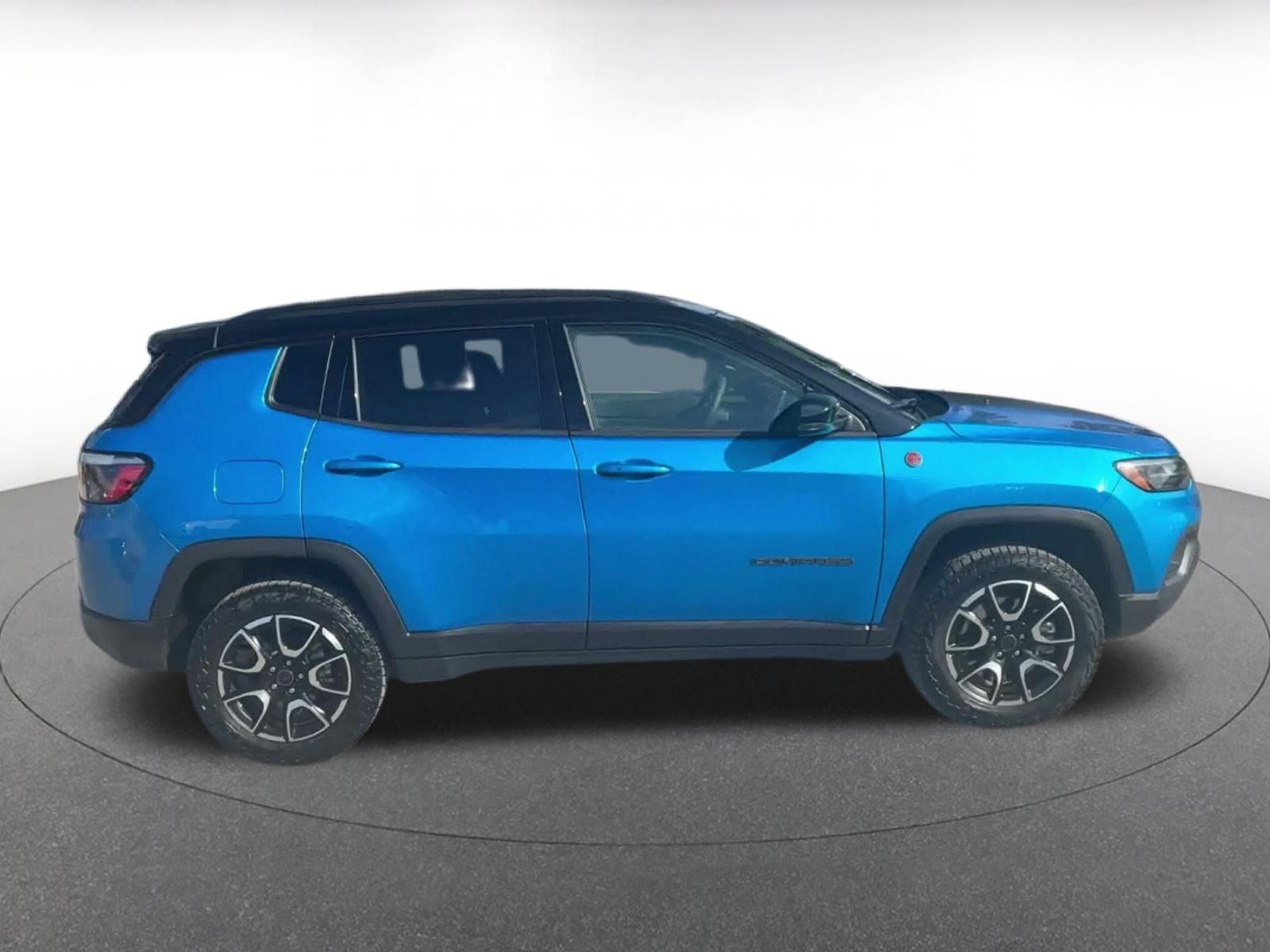 Used 2025 Jeep Compass Trailhawk AWD/4WD image 15