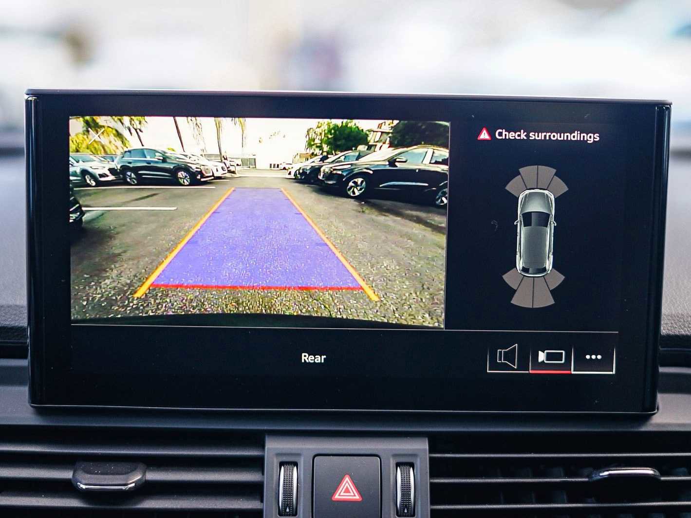 Used 2023 Audi Q5 Premium w/ Convenience Package image 27