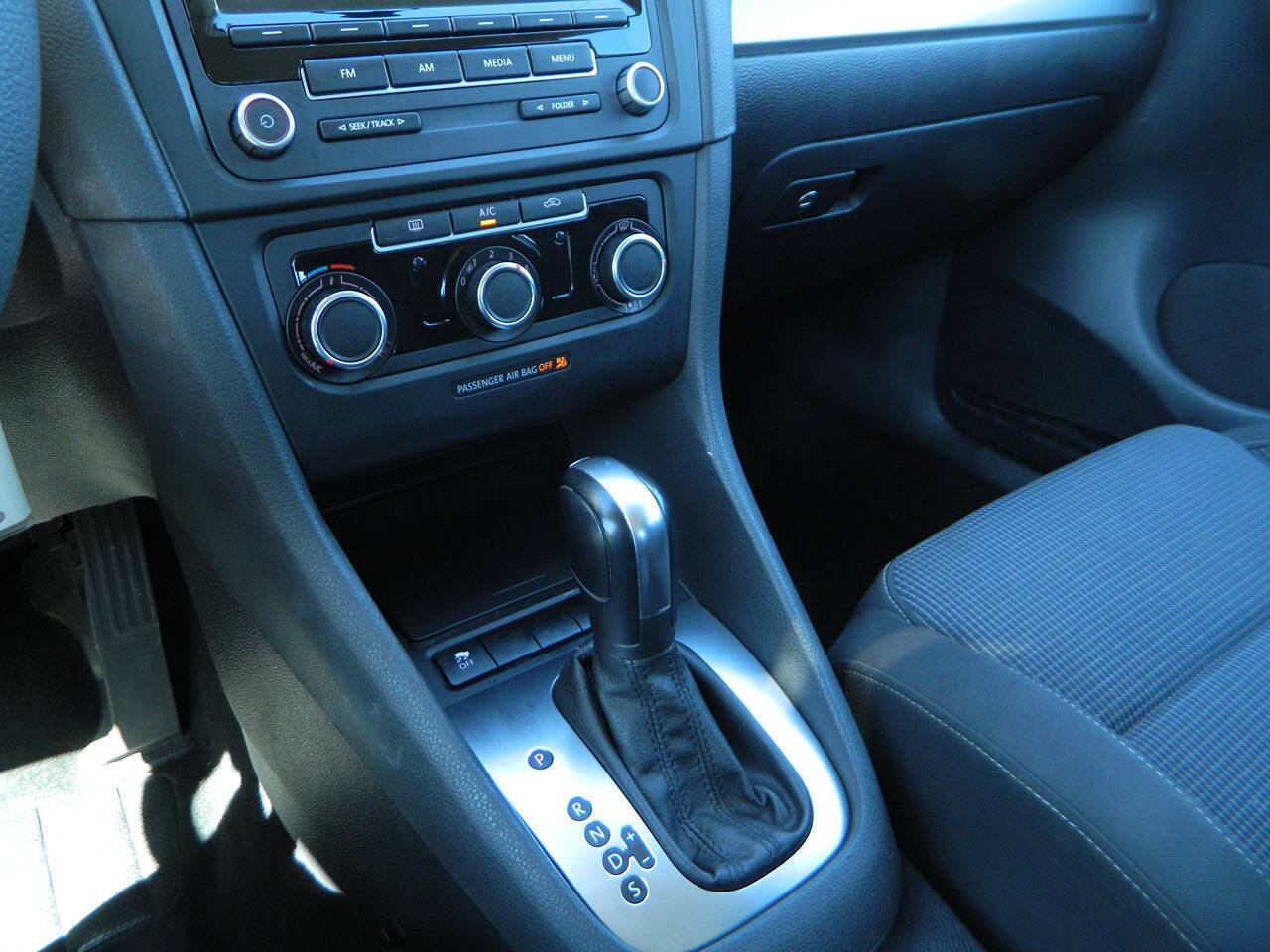 Used 2013 Volkswagen Golf 4-Door FWD image 19