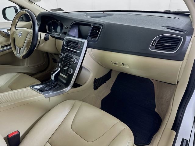 Used 2016 Volvo V60 T5 Platinum image 31