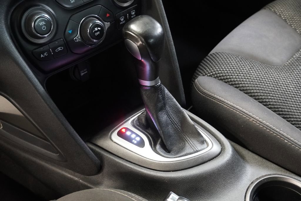 Used 2015 Dodge Dart SXT FWD image 19