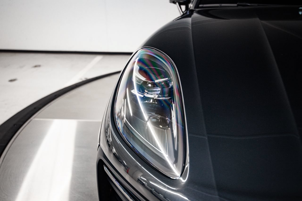 Certified 2024 Porsche Macan AWD/4WD image 13