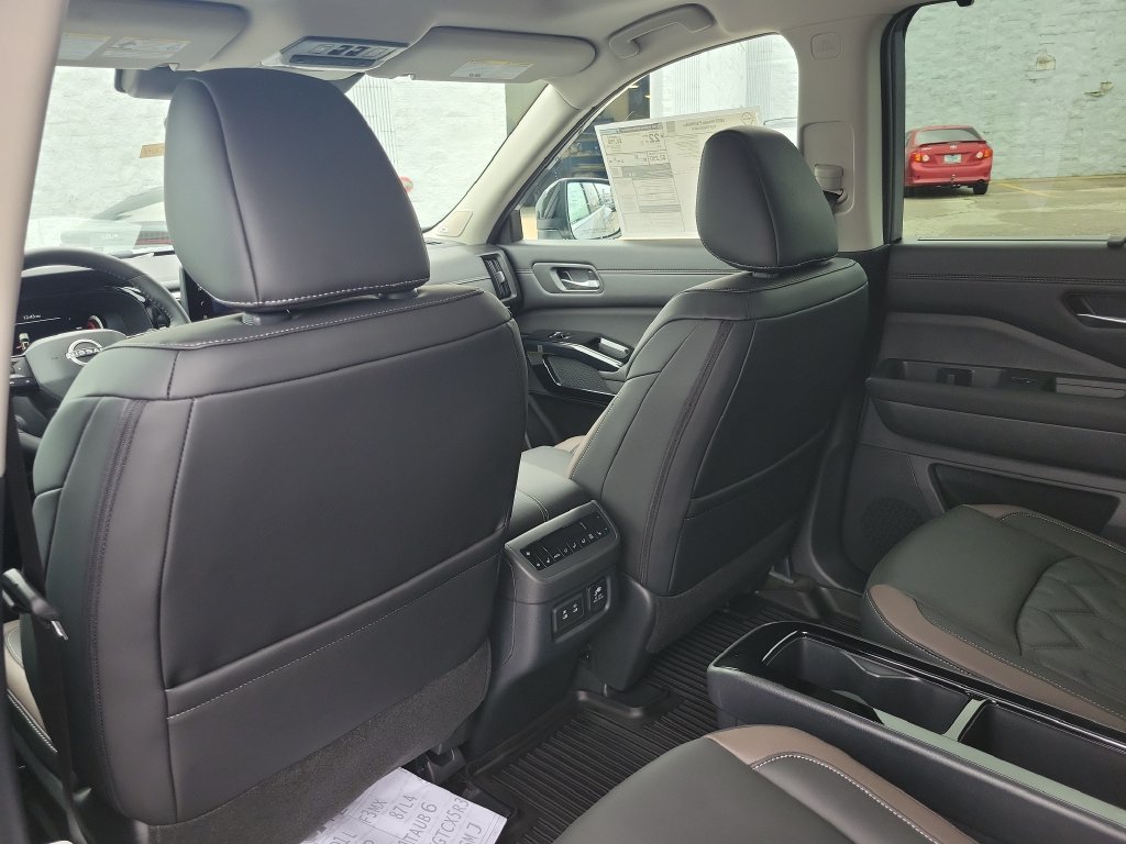 New 2026 Nissan Pathfinder Platinum AWD/4WD image 16