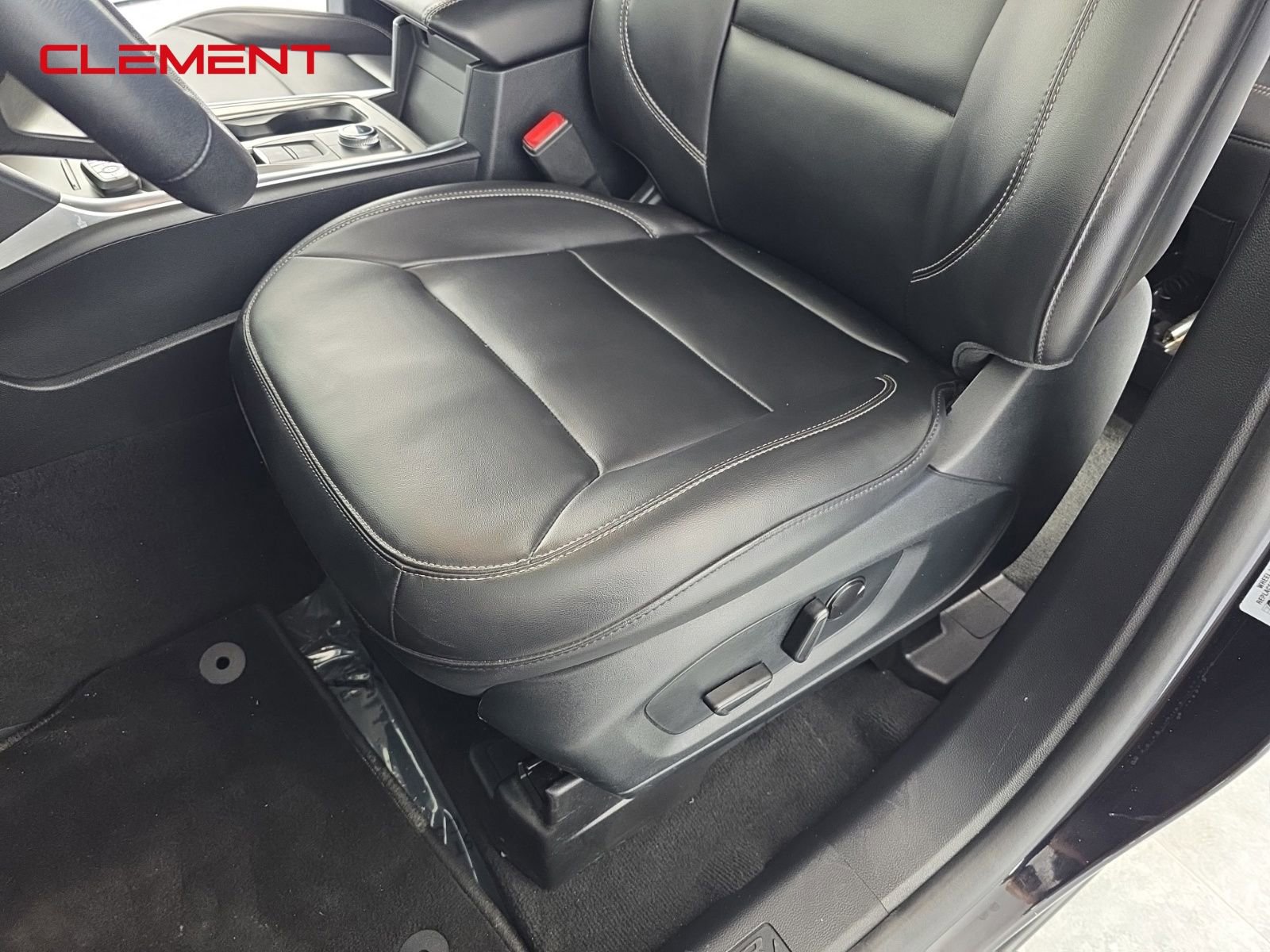 Used 2022 Ford Explorer XLT w/ Equipment Group 202A image 23