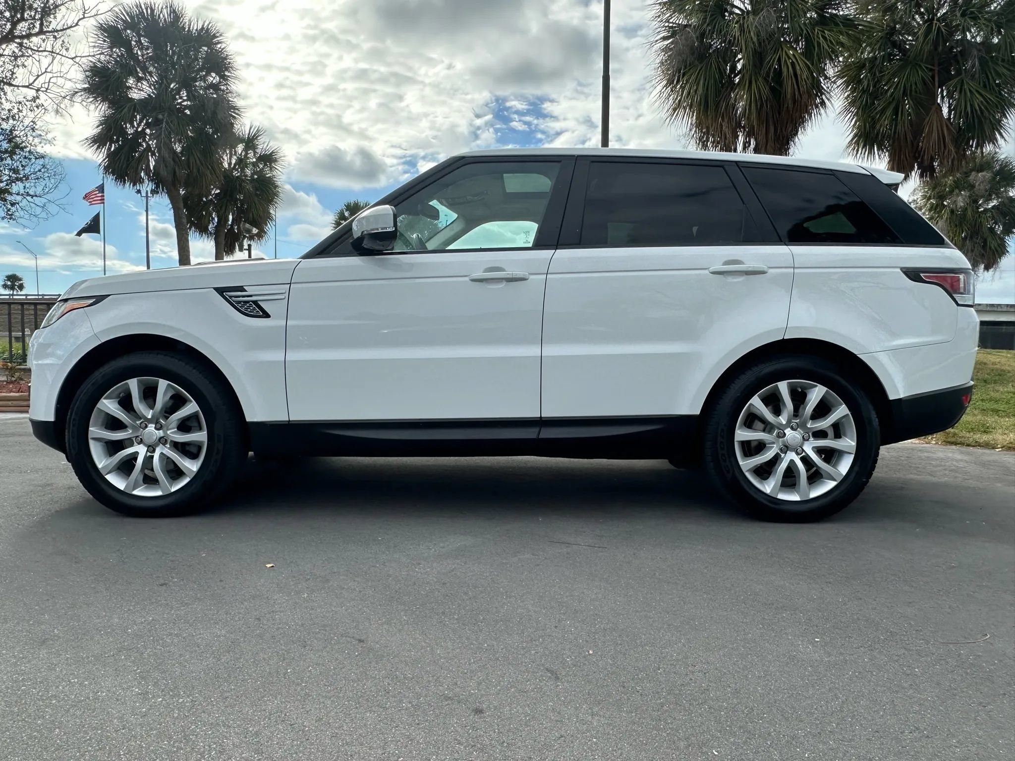 Used 2015 Land Rover Range Rover Sport AWD/4WD image 5