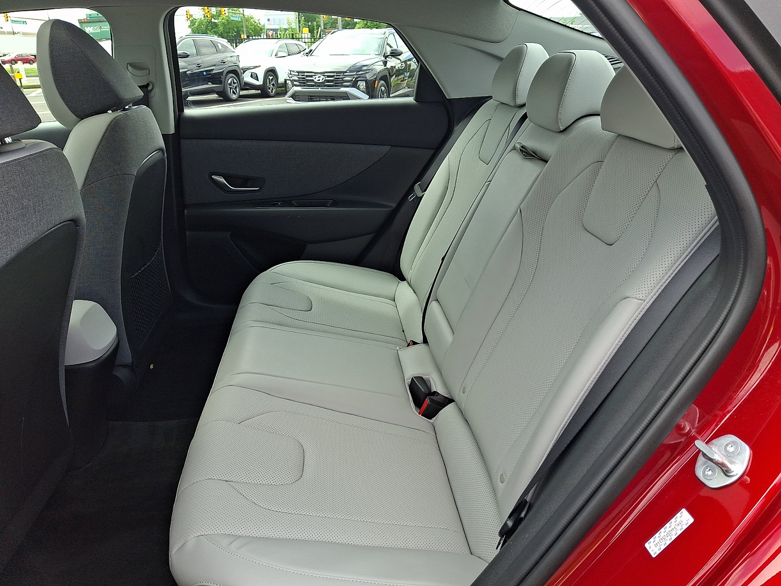 Certified 2023 Hyundai Elantra Limited w/ Preferred Accessory Package FWD image 9