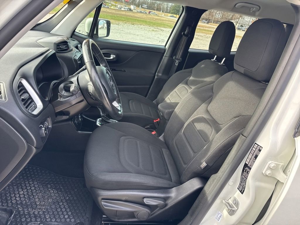 Used 2020 Jeep Renegade Latitude w/ Cold Weather Group image 18