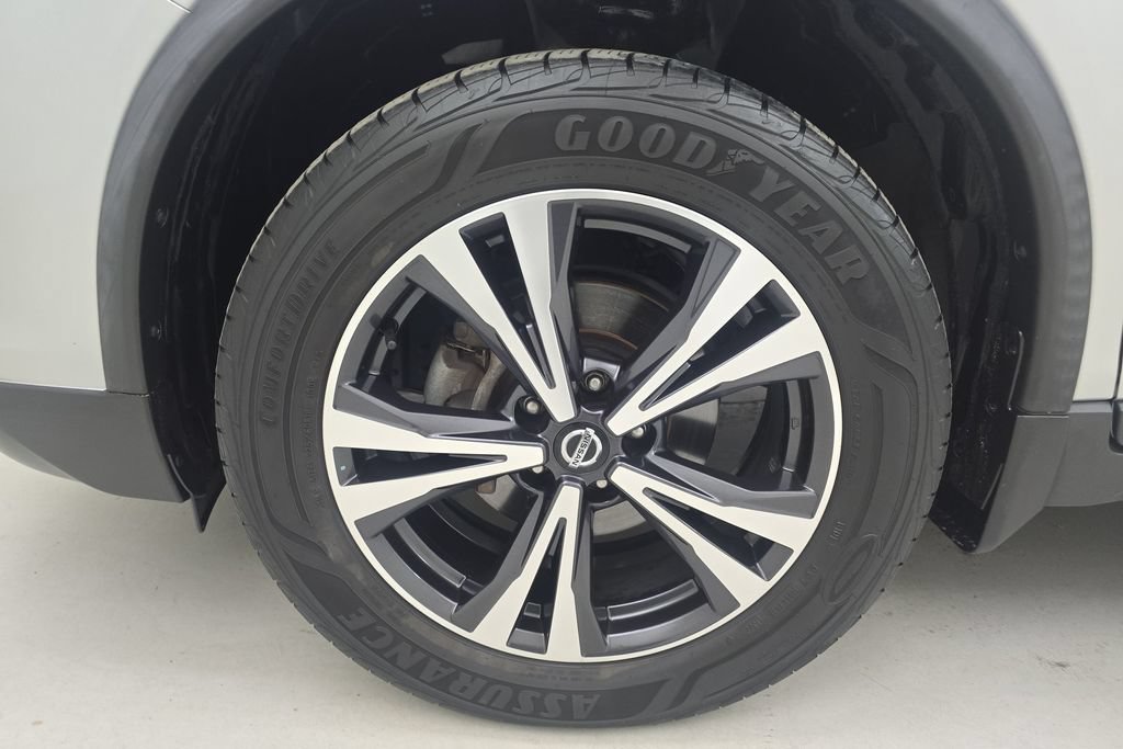 Used 2019 Nissan Rogue SV w/ Premium Package AWD/4WD image 11