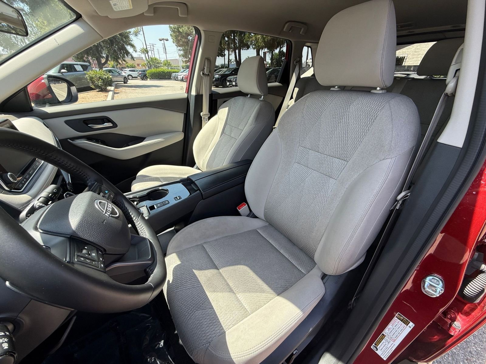 Used 2025 Nissan Rogue SV FWD image 34