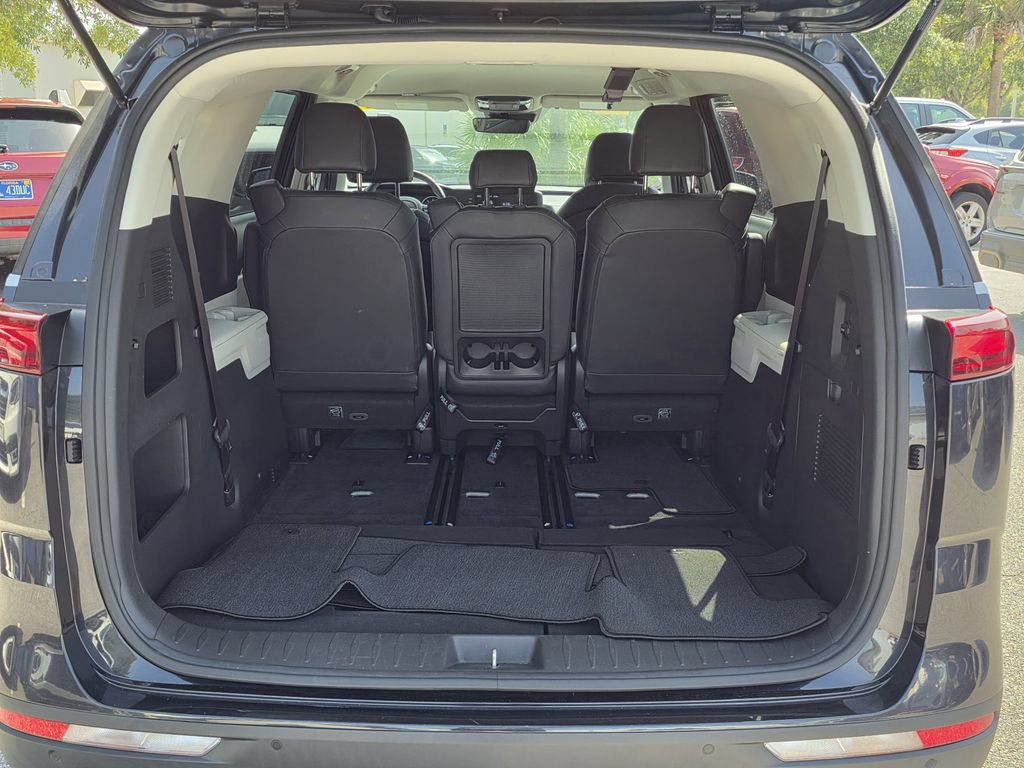 Used 2022 Kia Carnival LX FWD image 9
