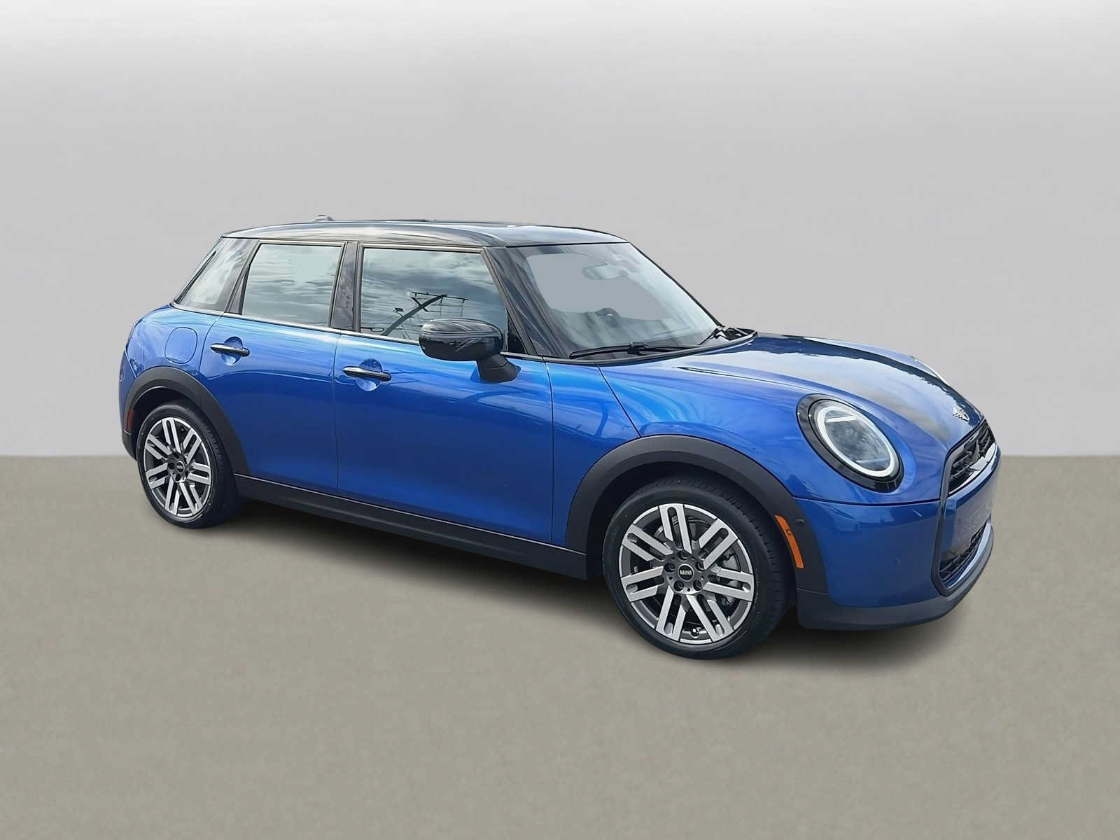 Used 2026 MINI Cooper 4-Door Hardtop FWD image 2