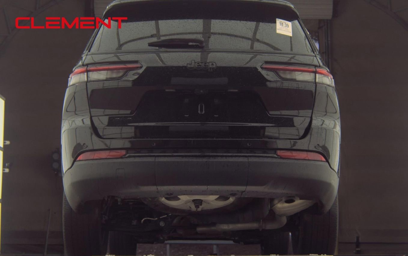 Used 2023 Jeep Grand Cherokee L Laredo image 7