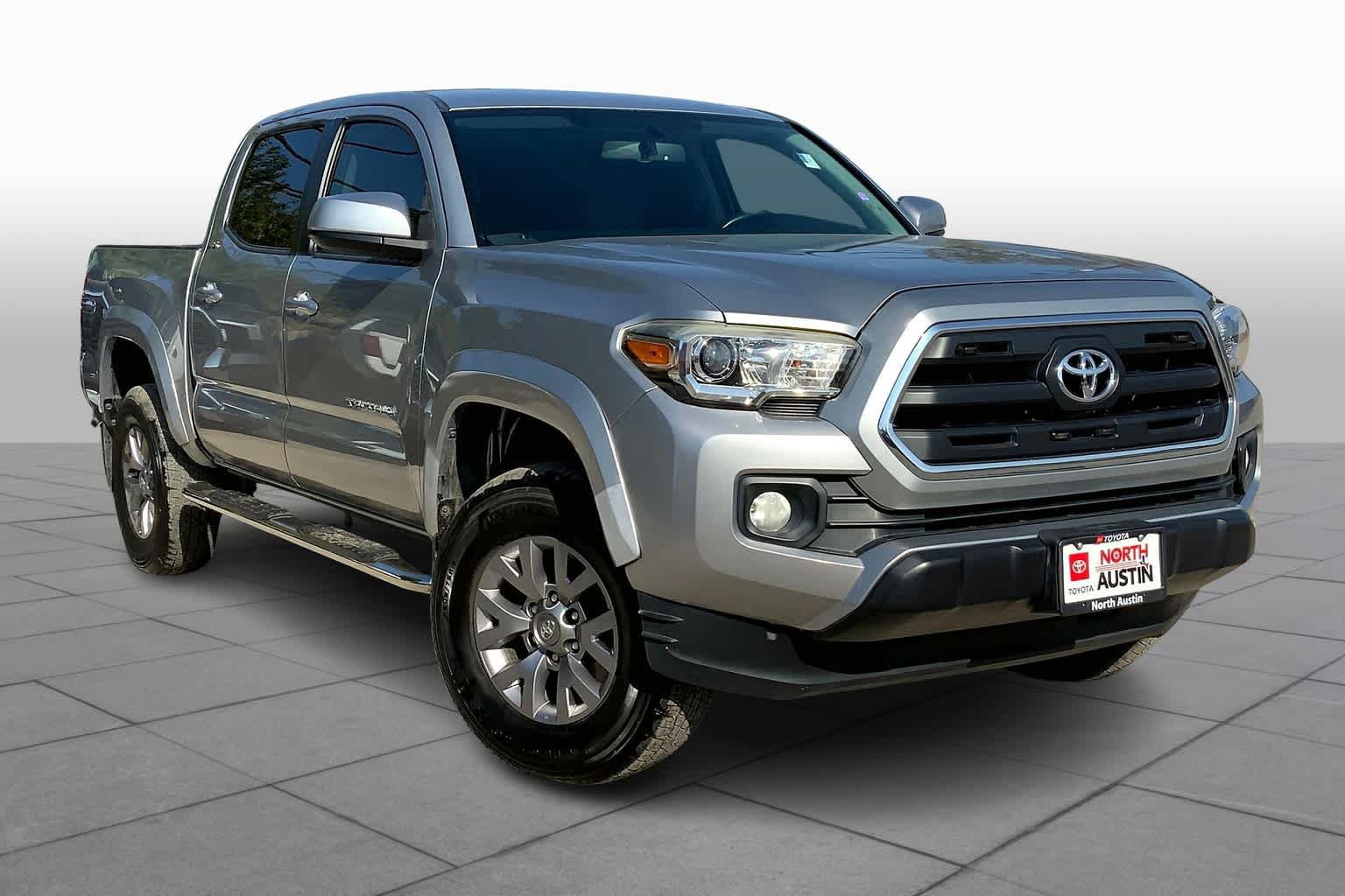 Used 2017 Toyota Tacoma SR5 w/ Tow Package RWD image 3